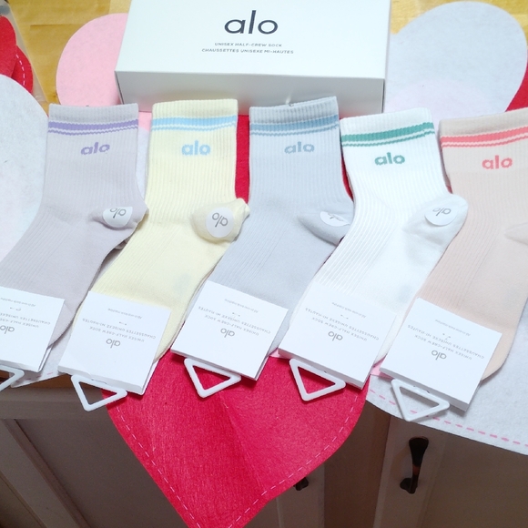 ALO Yoga Other - New ALO Yoga Women's Pastel Crew Socks Set (5)
